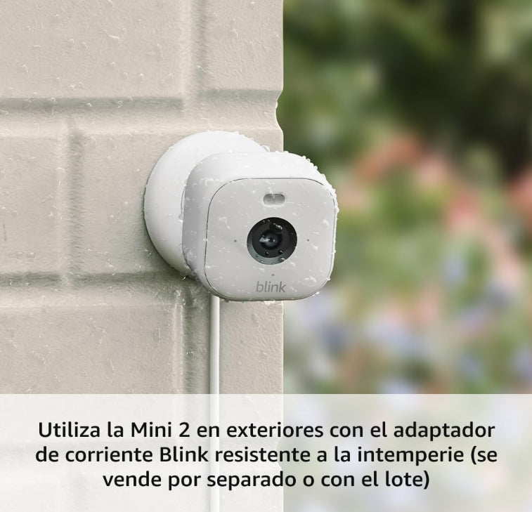 Blink Mini 2 (modelo más reciente), Cámara de seguridad inteligente para el hogar con enchufe, con detección de movimiento, visión nocturna HD a color, luz integrada y compatible con Alexa. (Blanca)